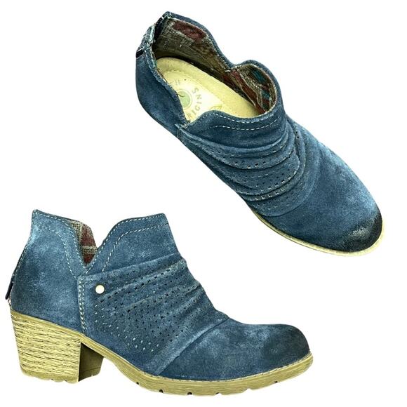 Earth Origins blue suede Amanda booties ankle boots comfortable casual size 6W - Picture 1 of 7
